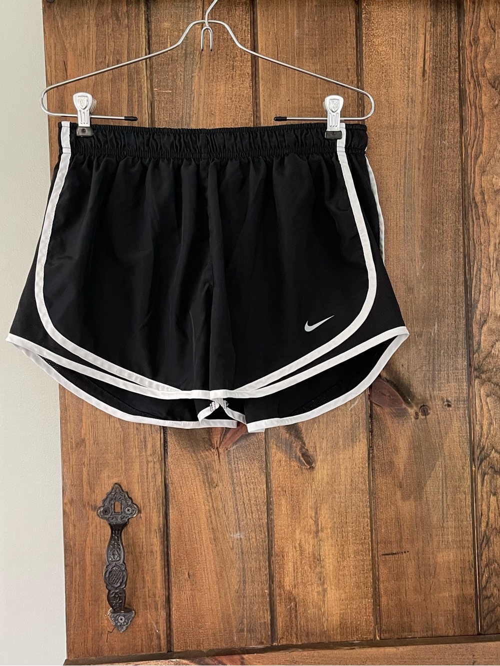 Nike Dri Fit Black & White Shorts Silver Swoosh Logo Size Large Sporty Workout